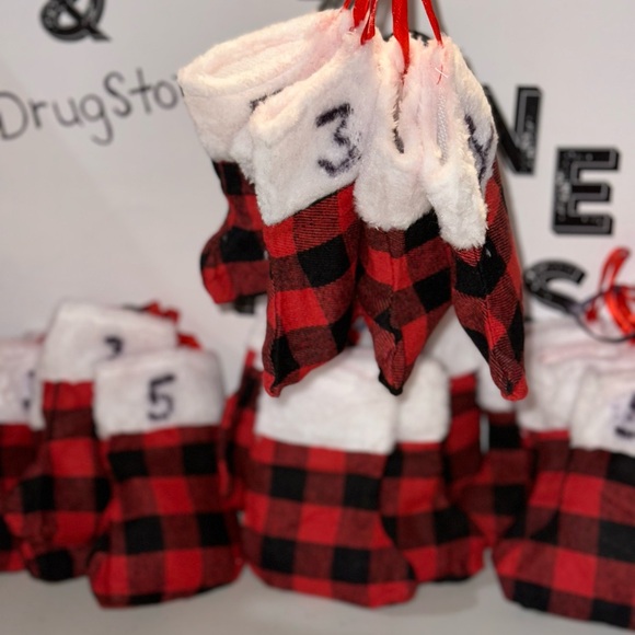 Mini Stockings with Makeup and candy surprises! Read description for details - Picture 4 of 5